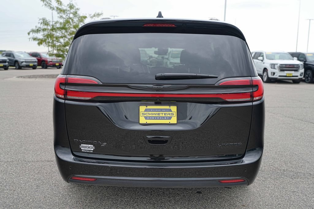 Used 2025 Chrysler Pacifica Limited FWD image 7