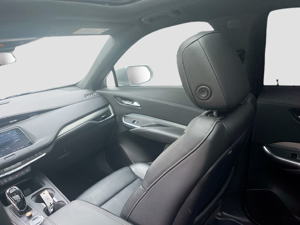 Used 2021 Cadillac XT4 Premium Luxury w/ Technology Package FWD image 23