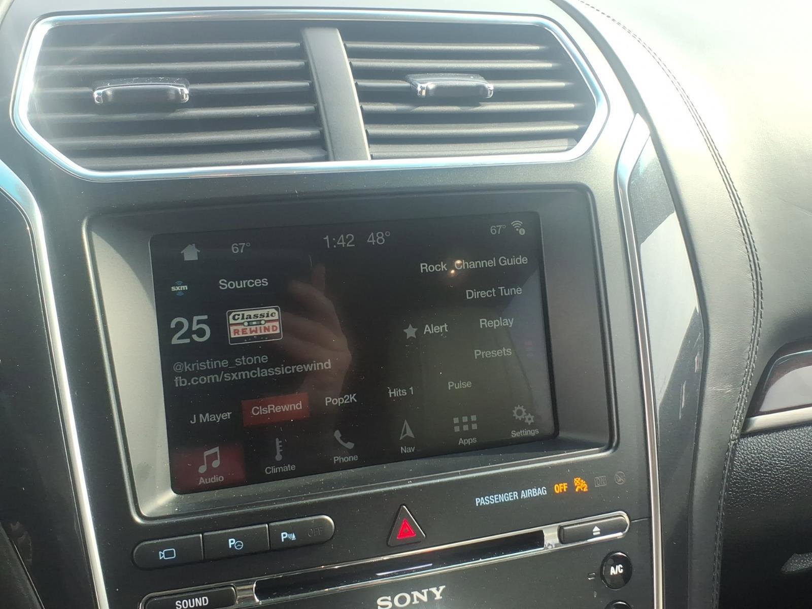 Used 2018 Ford Explorer Platinum image 17