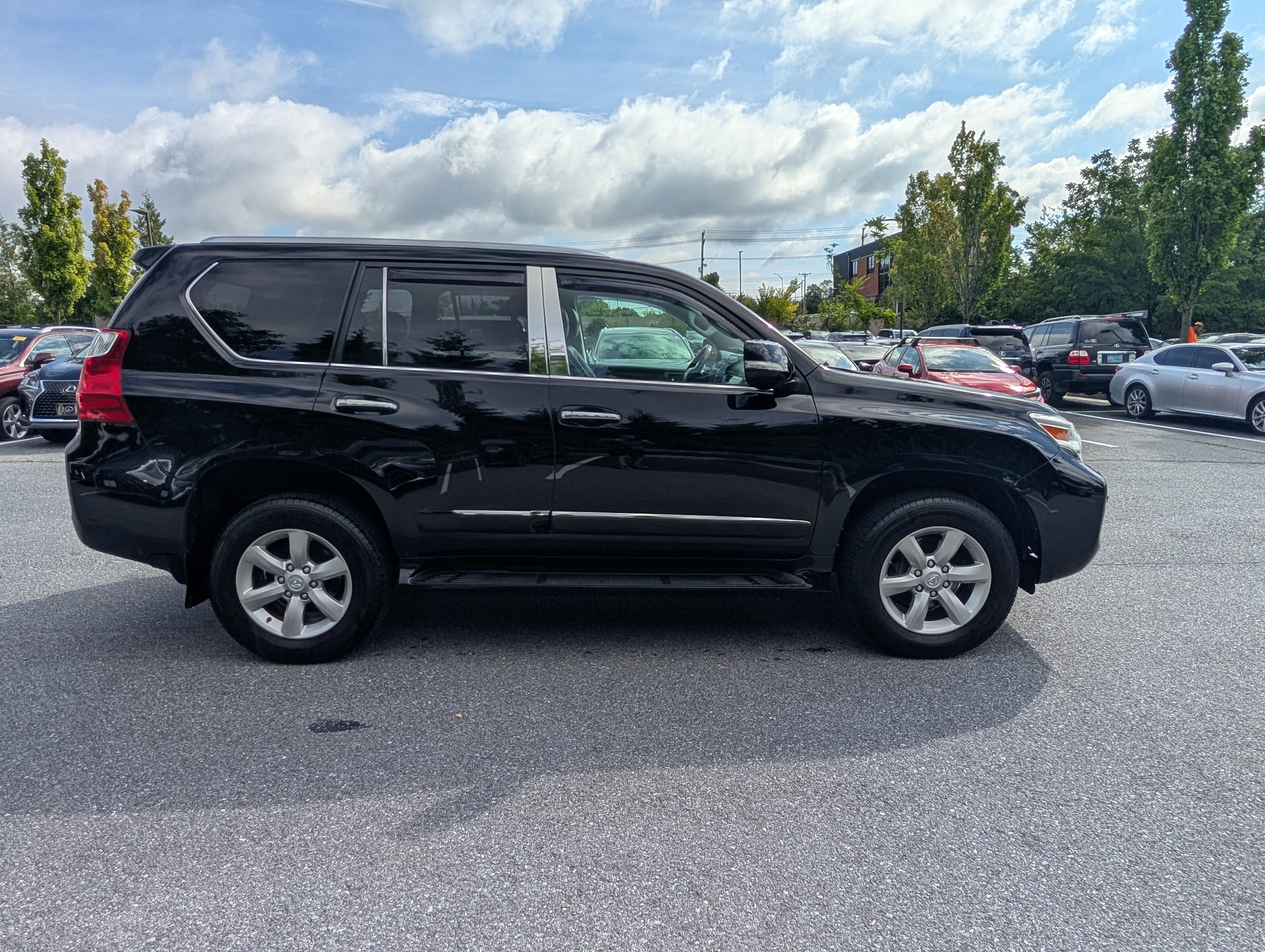 Used 2011 Lexus GX 460 Premium AWD/4WD image 2