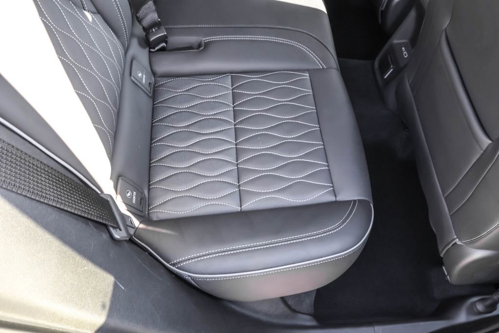 Used 2022 Buick Envision Avenir w/ Technology Package II image 36