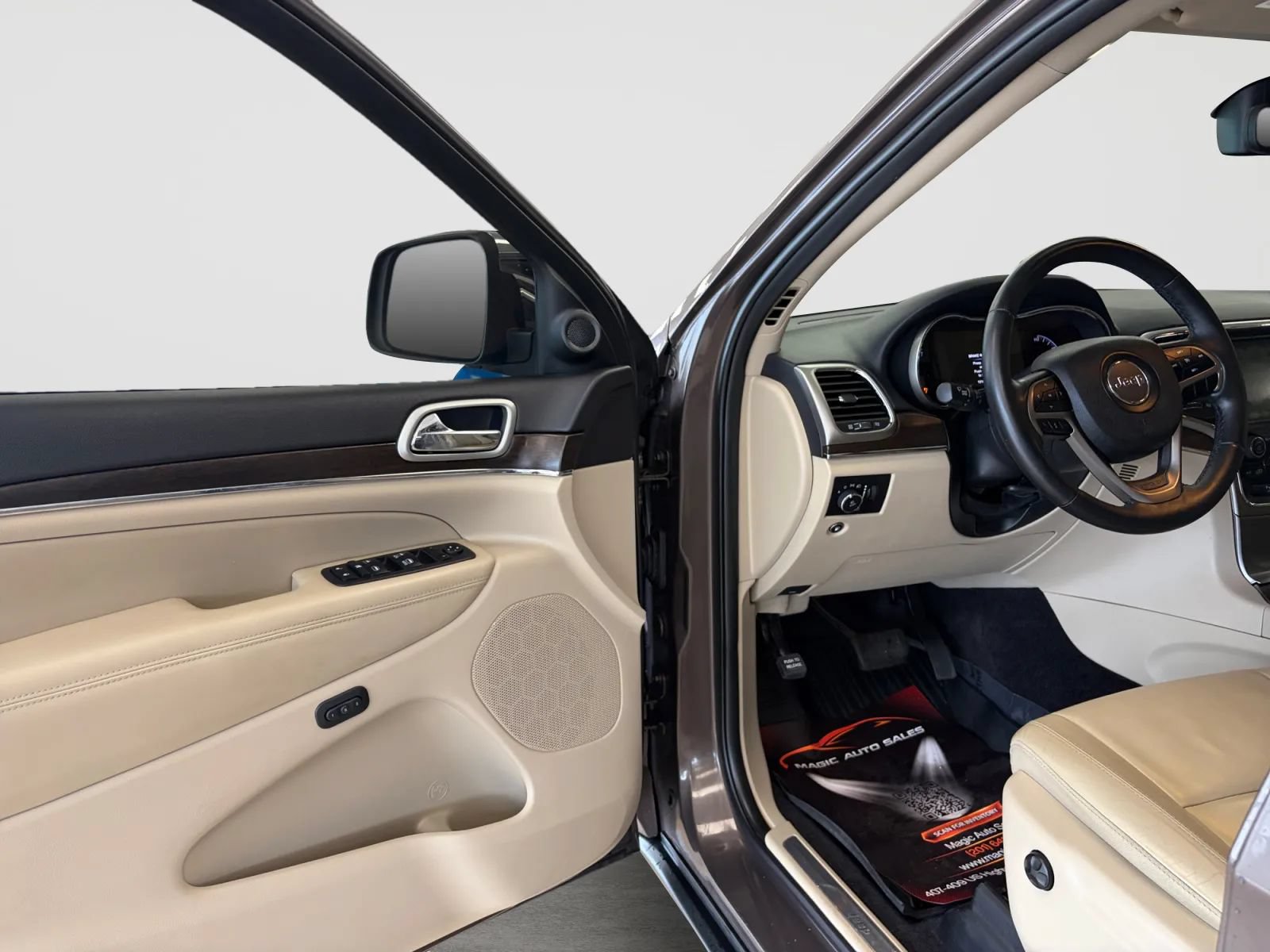 Used 2018 Jeep Grand Cherokee Limited AWD/4WD image 11
