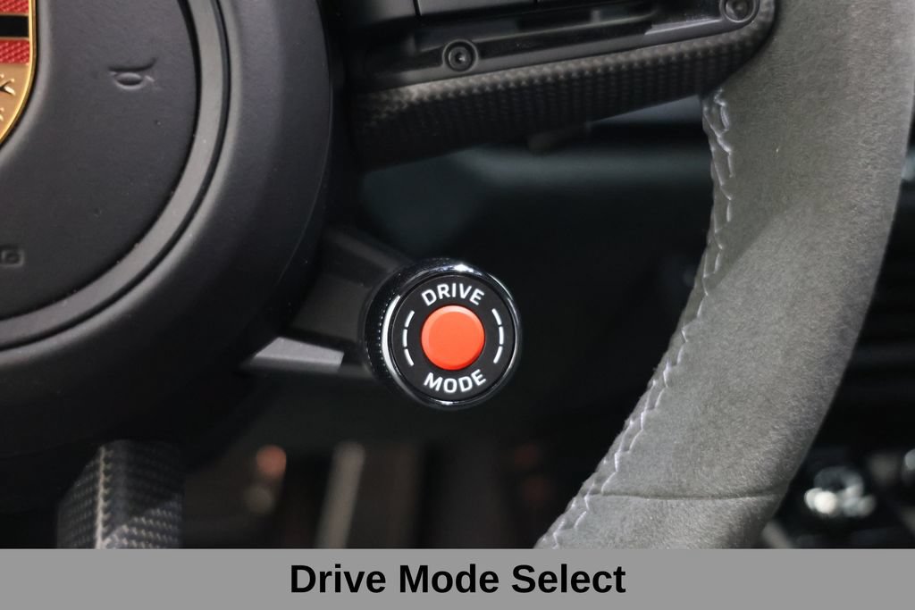 Used 2025 Porsche 911 Carrera GTS RWD image 31