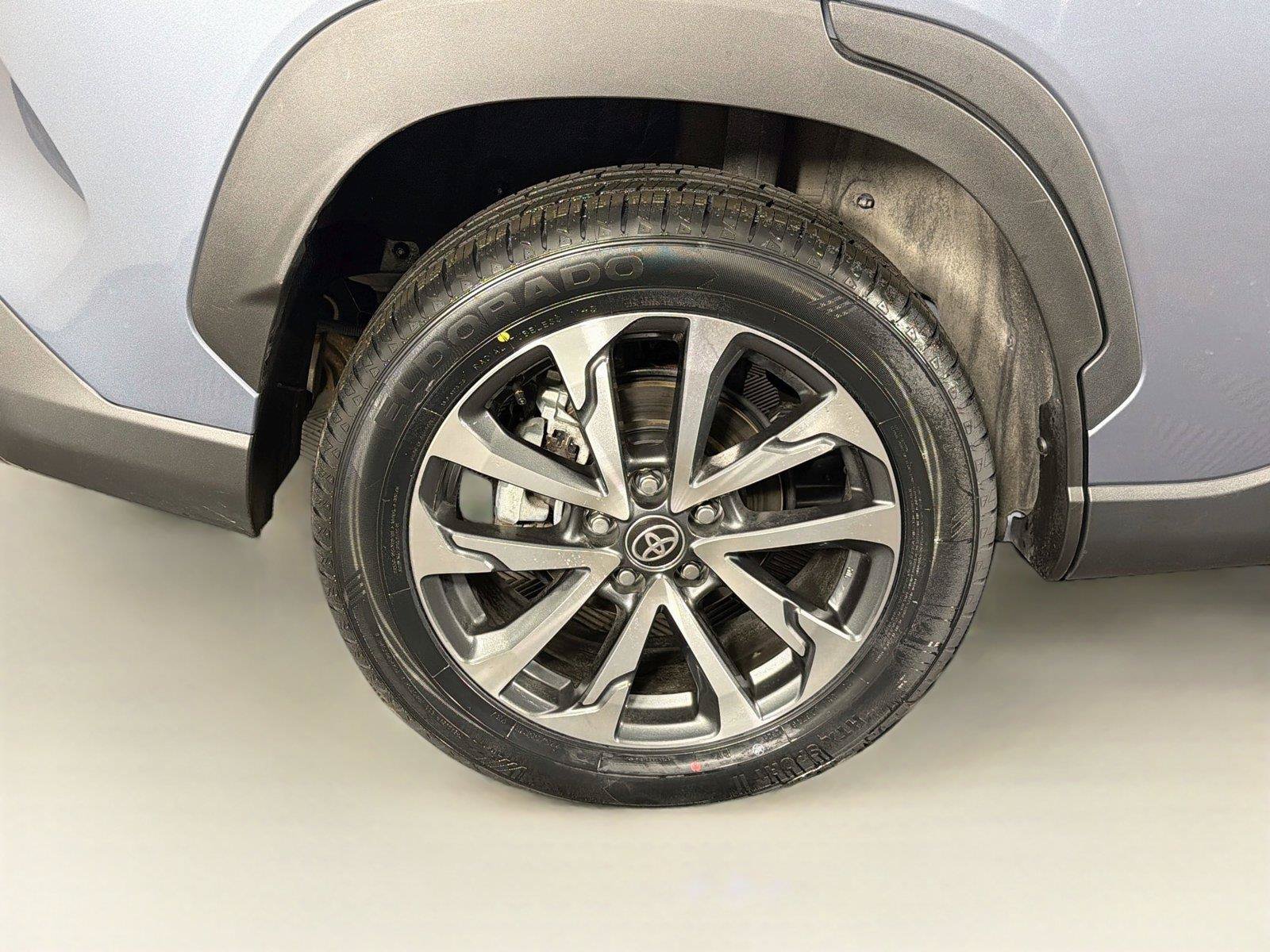 Used 2025 Toyota Corolla Cross XLE AWD/4WD image 33