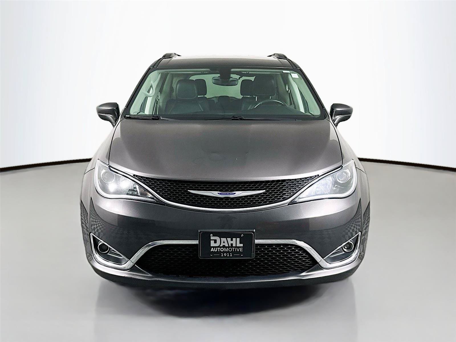 Used 2017 Chrysler Pacifica Touring-L FWD image 3