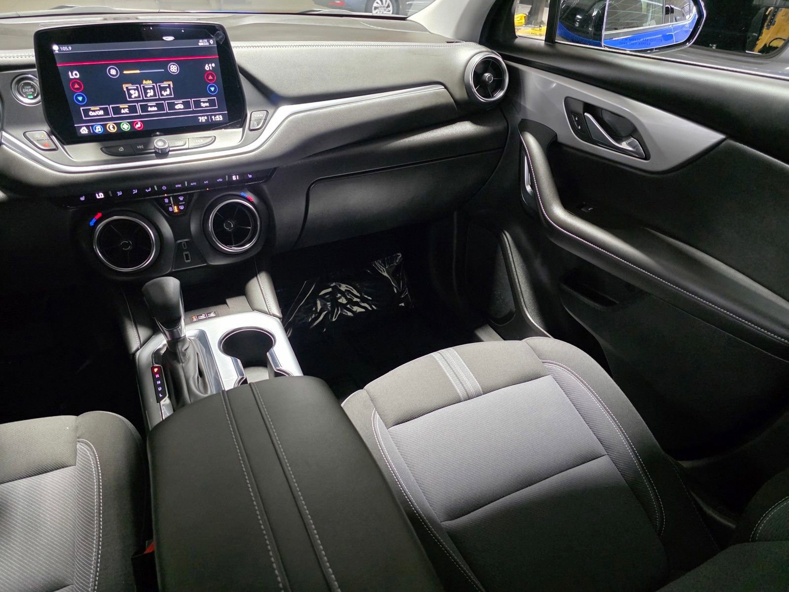 Used 2025 Chevrolet Blazer LT w/ Convenience Package image 17