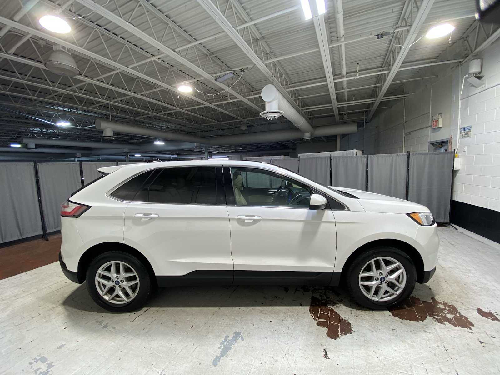 Used 2022 Ford Edge SEL w/ Convenience Package image 27