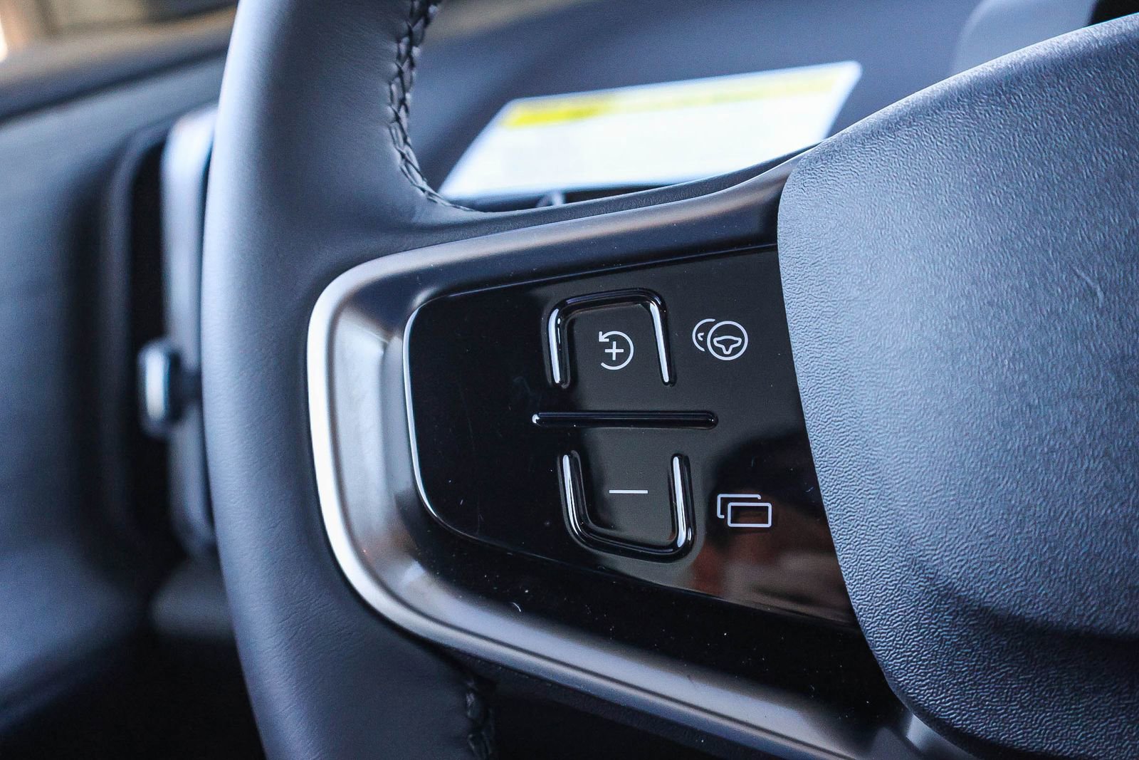 New 2025 Volvo EX30 Plus w/ Protection Package Premier image 26