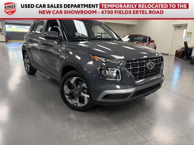 Used 2025 Hyundai Venue SEL FWD image 1