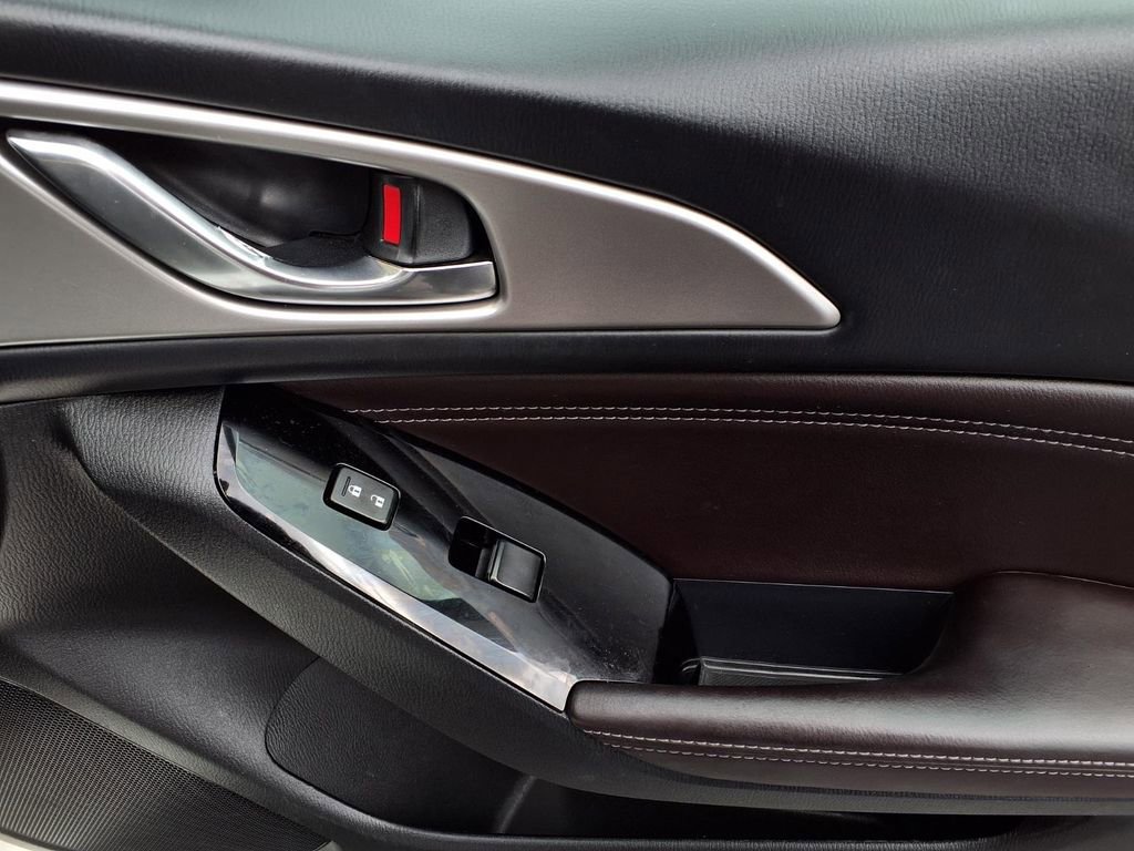 Used 2018 MAZDA MAZDA3 Touring image 23