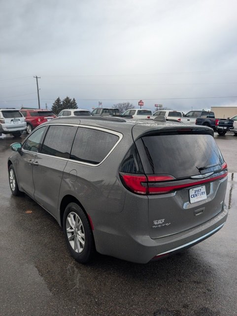 Used 2022 Chrysler Pacifica Touring image 7