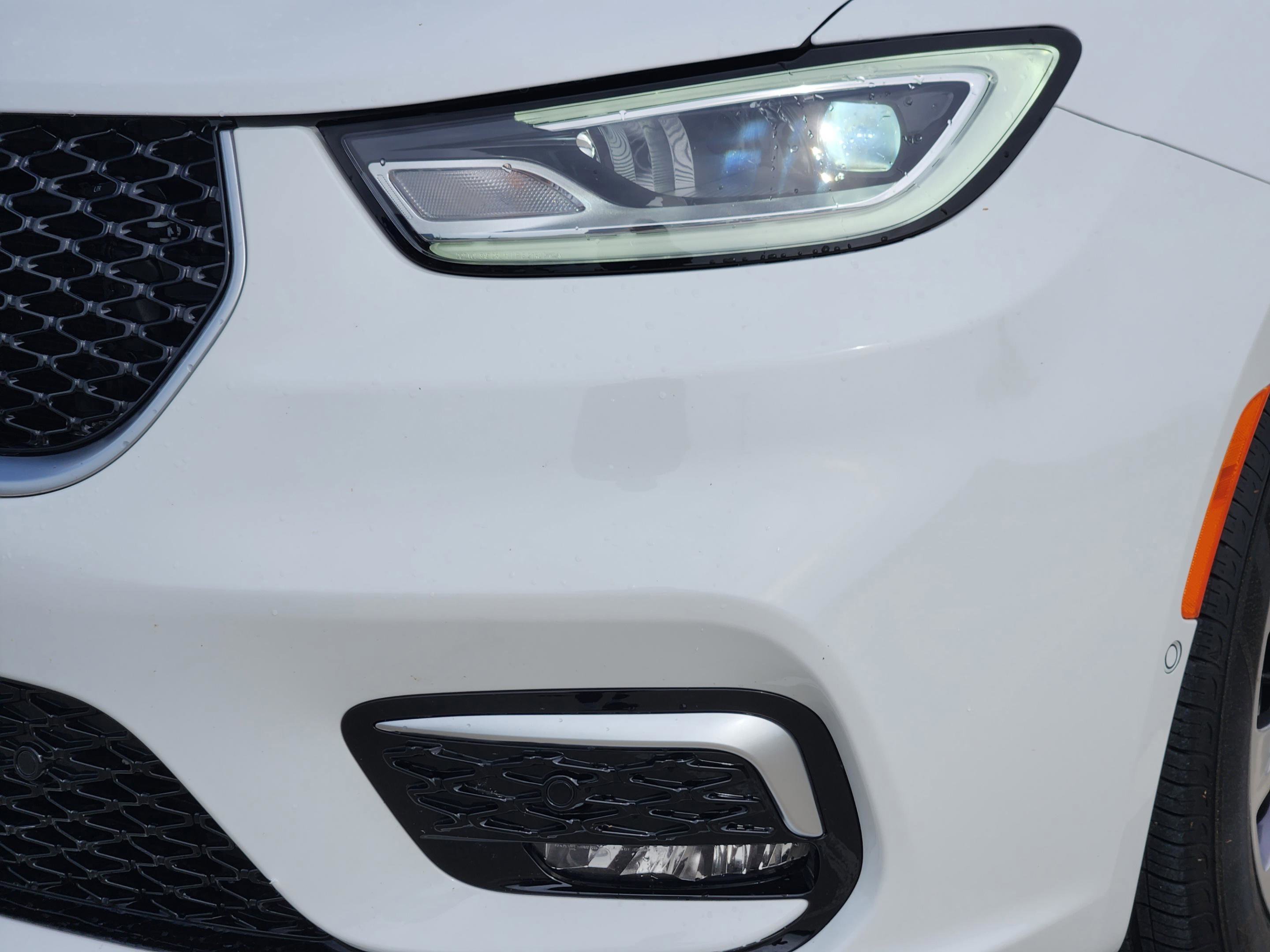 Used 2025 Chrysler Pacifica Pinnacle image 9