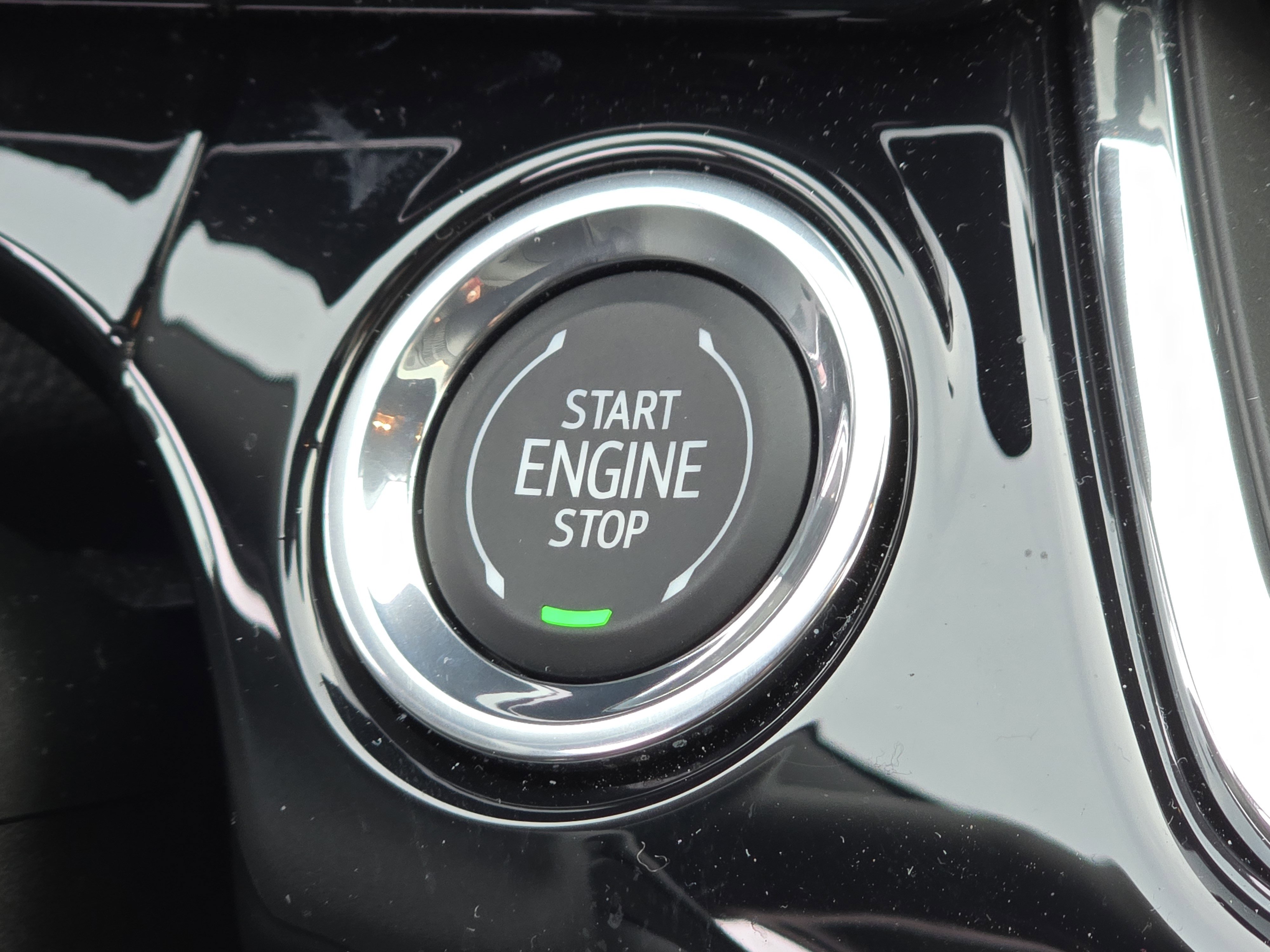 Used 2025 Chevrolet Trax RS w/ Sunroof Package image 11