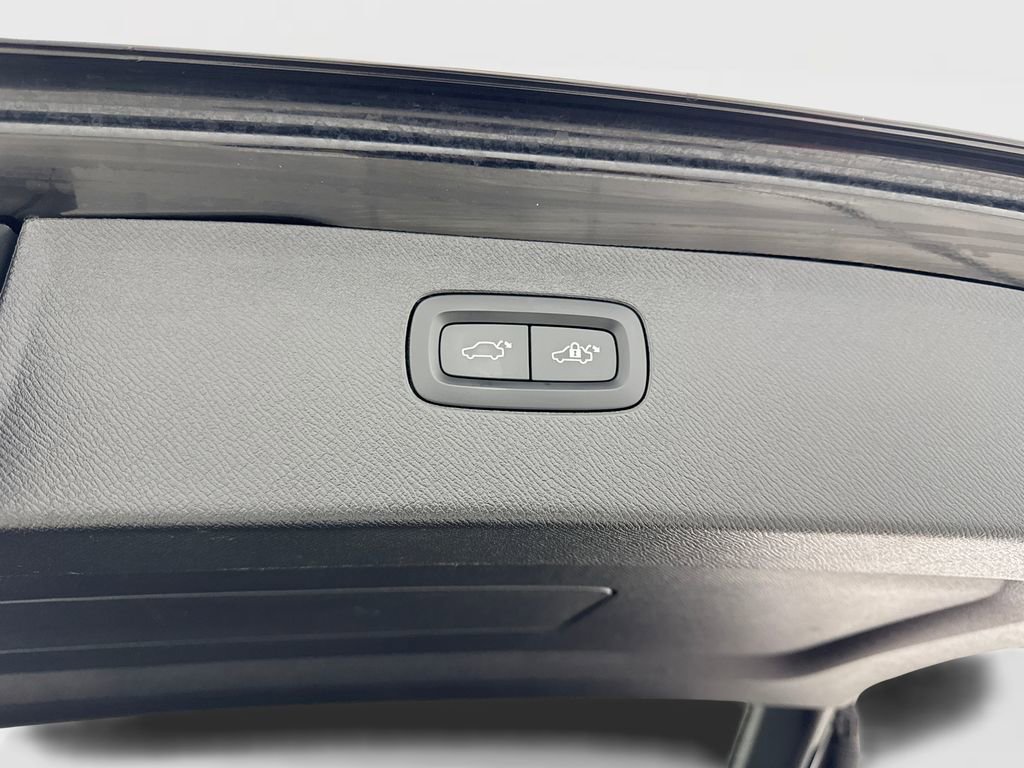 Used 2023 Volvo XC90 B6 Plus image 87