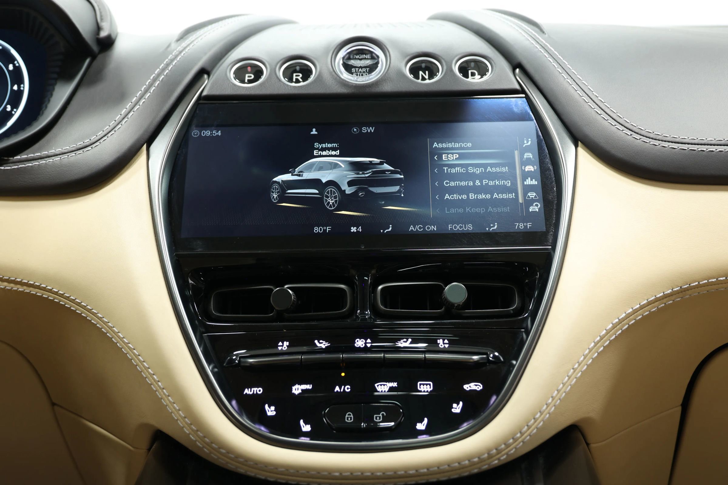 Used 2021 Aston Martin DBX image 31