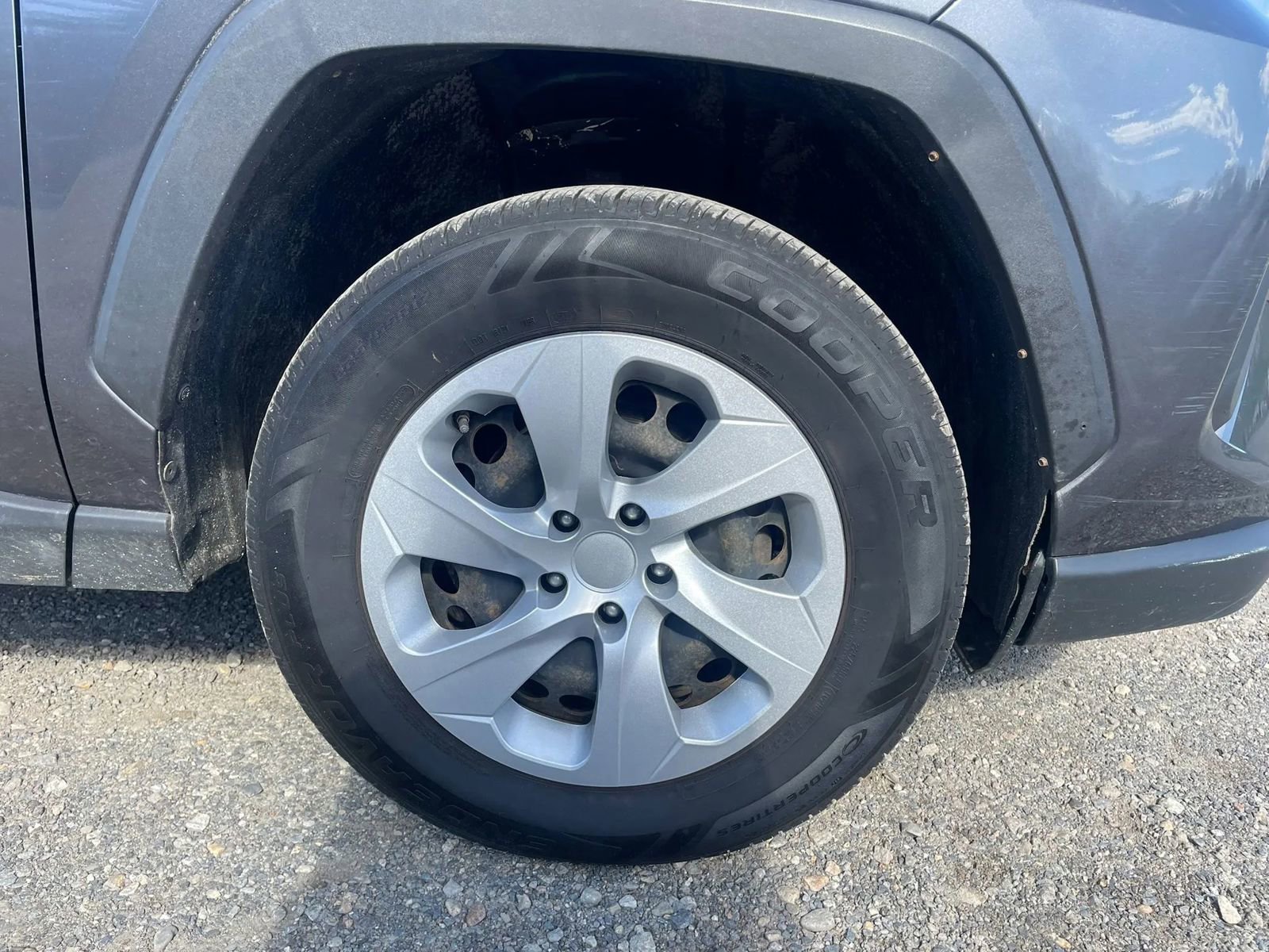 Used 2019 Toyota RAV4 LE AWD/4WD image 32