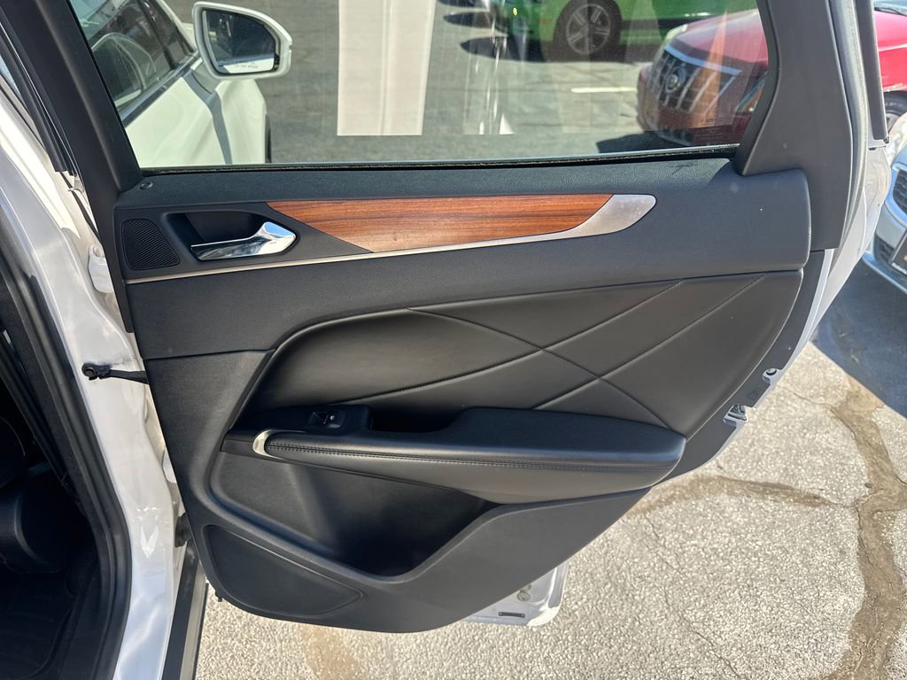 Used 2018 Lincoln MKC Select w/ Select Plus Package AWD/4WD image 30