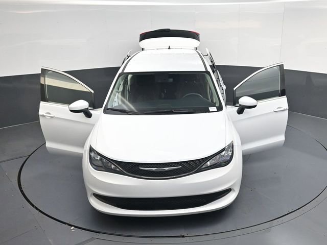 Used 2023 Chrysler Voyager LX image 52