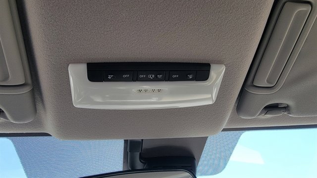 Used 2022 Nissan Versa SV w/ Trunk Package FWD image 35