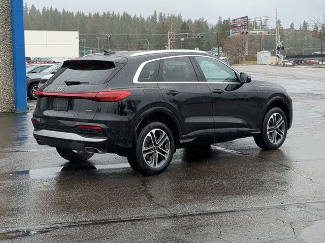 Used 2025 Audi Q5 Premium w/ Convenience Package image 5