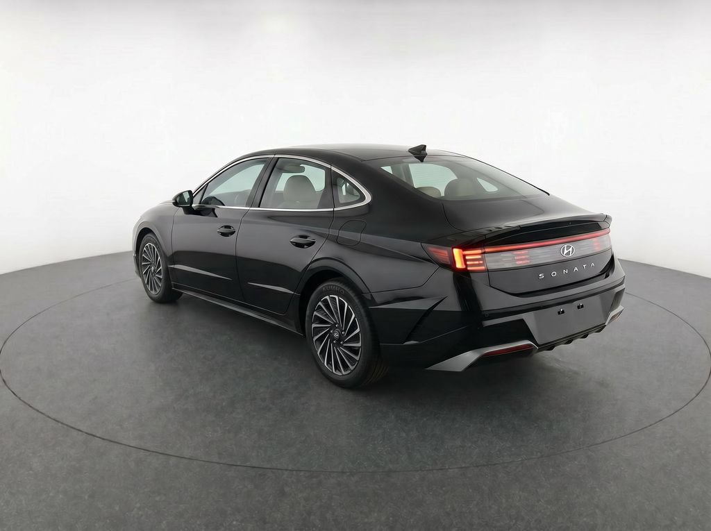 Certified 2025 Hyundai Sonata Limited FWD image 3