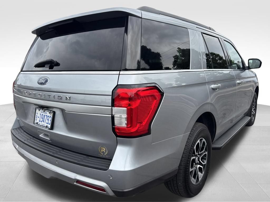 Used 2024 Ford Expedition XLT AWD/4WD image 5