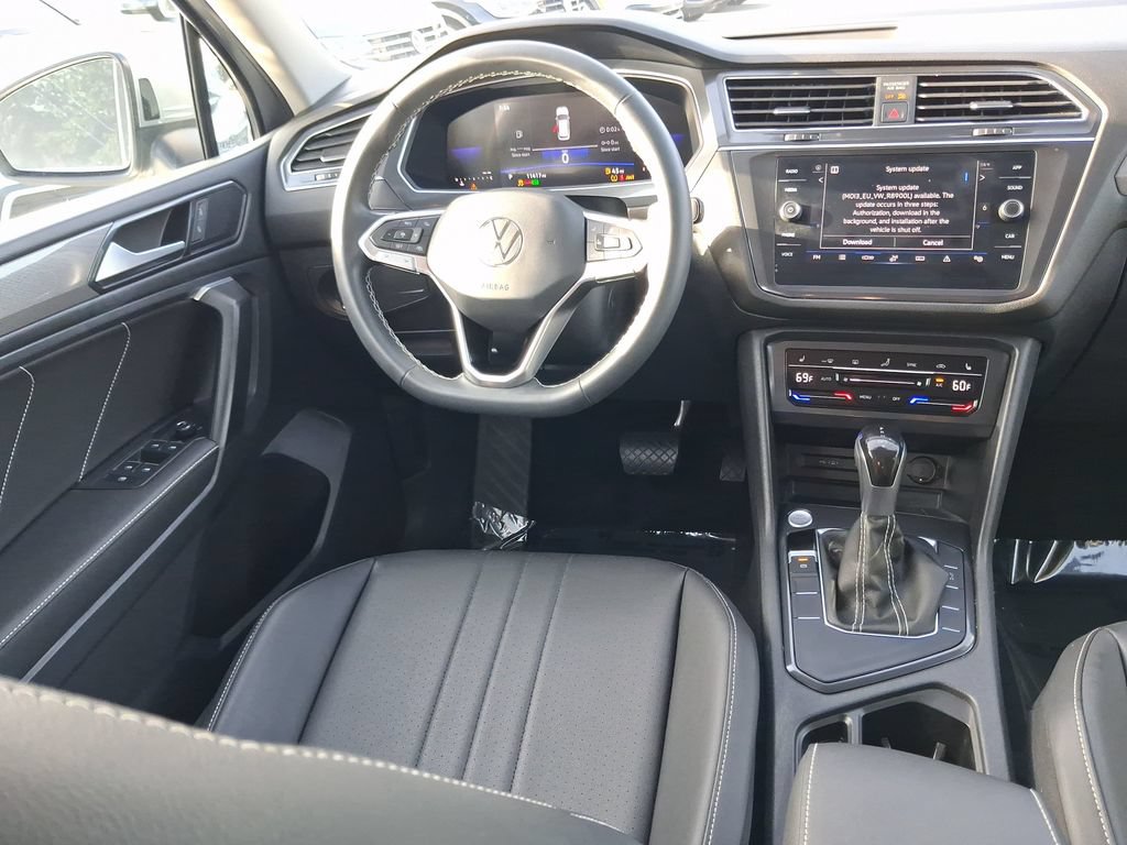 Certified 2023 Volkswagen Tiguan SE FWD image 10