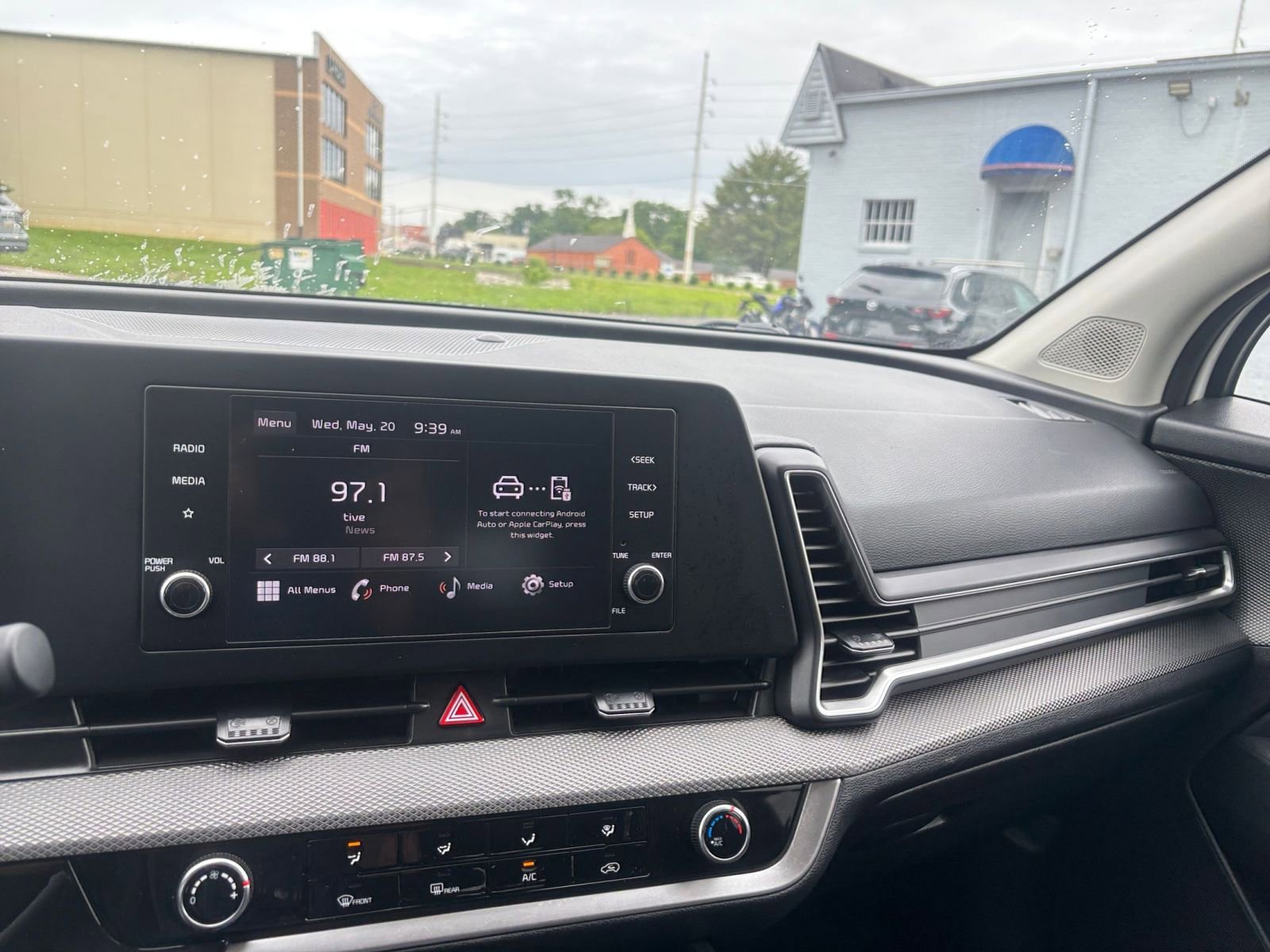 Used 2025 Kia Sportage LX FWD image 33