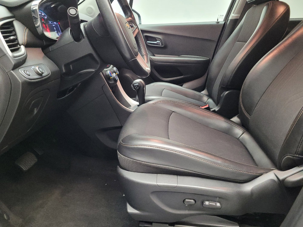 Used 2019 Chevrolet Trax LT w/ LT Convenience Package AWD/4WD image 17