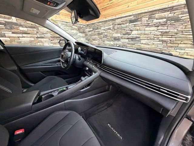 Used 2023 Hyundai Elantra SEL w/ Convenience Package FWD image 15