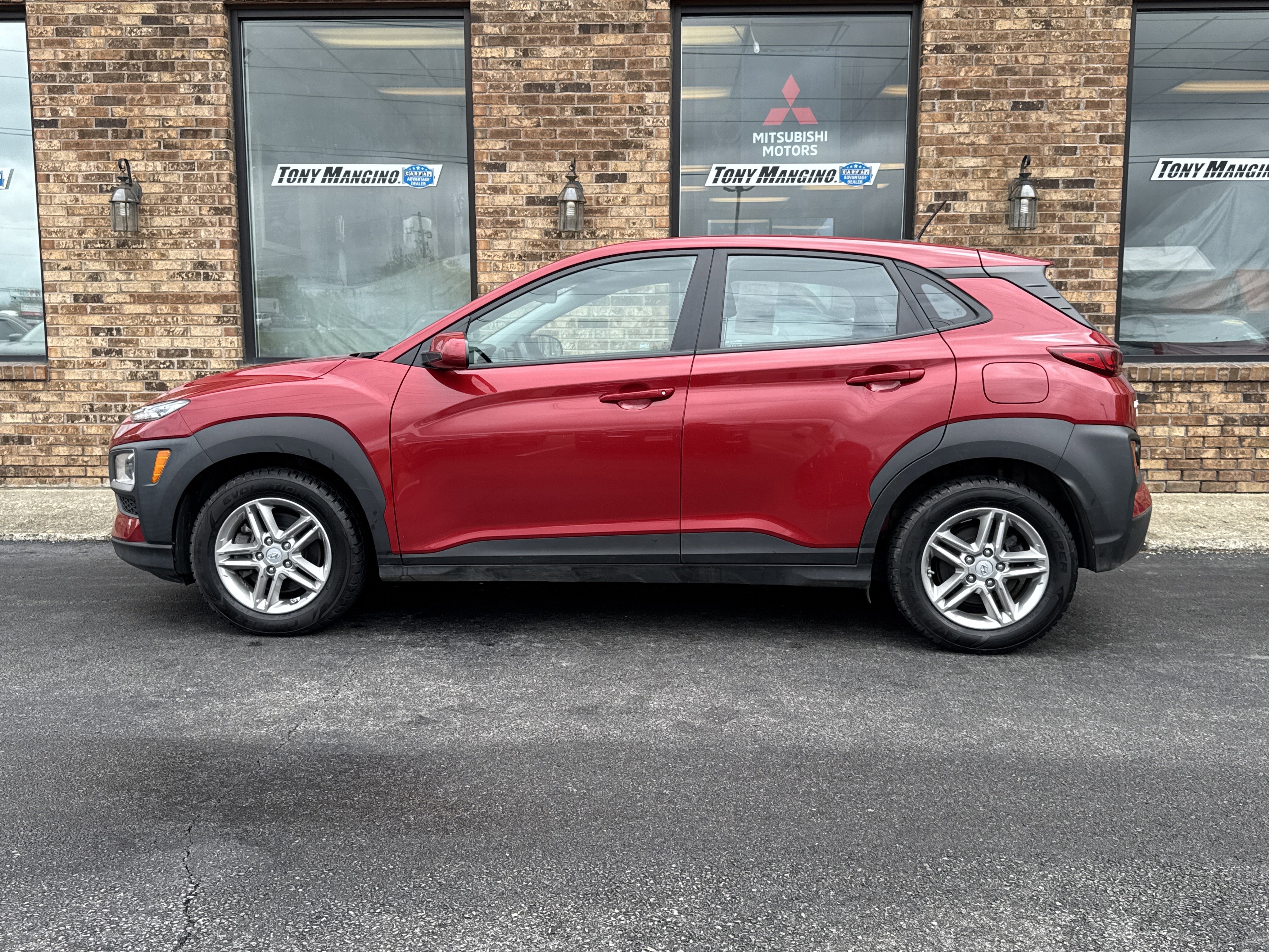 Used 2021 Hyundai Kona SE AWD/4WD image 2