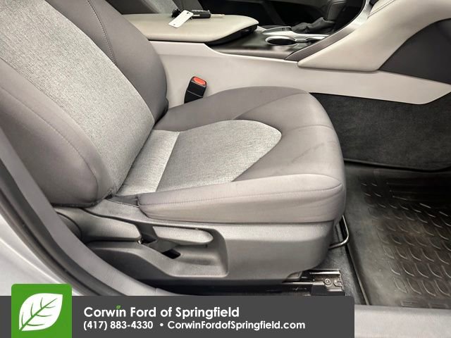 Used 2022 Toyota Camry LE image 10
