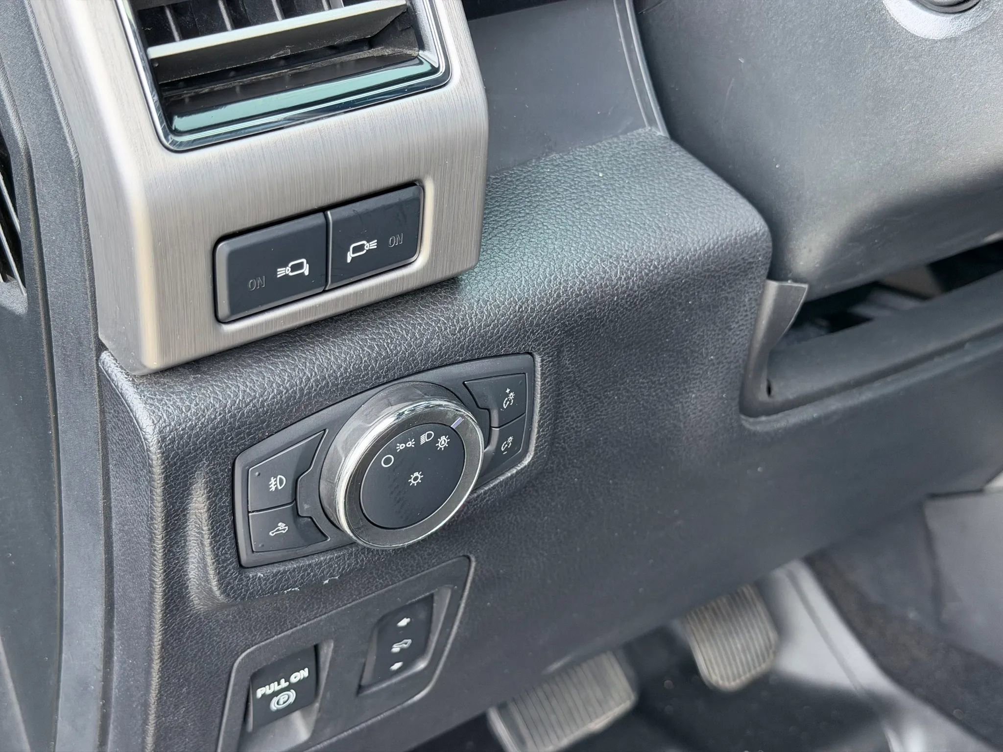 Used 2019 Ford F150 Platinum w/ Equipment Group 701A Luxury image 37