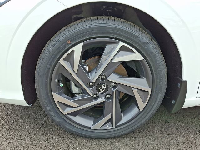 New 2026 Hyundai Elantra Limited FWD image 18