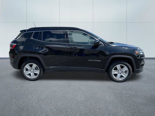Used 2022 Jeep Compass Latitude w/ Convenience Group AWD/4WD image 2