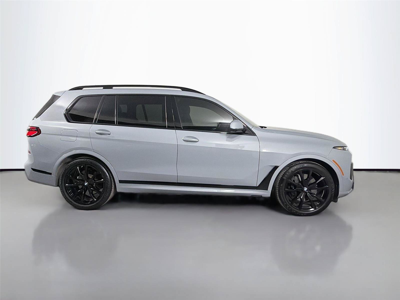 Certified 2026 BMW X7 xDrive40i w/ M Sport Package AWD/4WD image 4