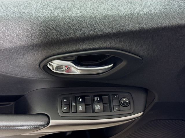 Used 2019 Jeep Cherokee Latitude Plus w/ Cold Weather Group image 18