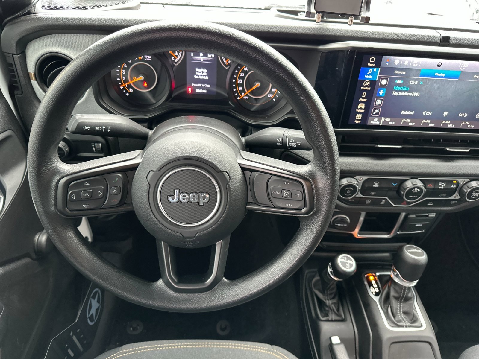 Used 2024 Jeep Gladiator Sport image 14