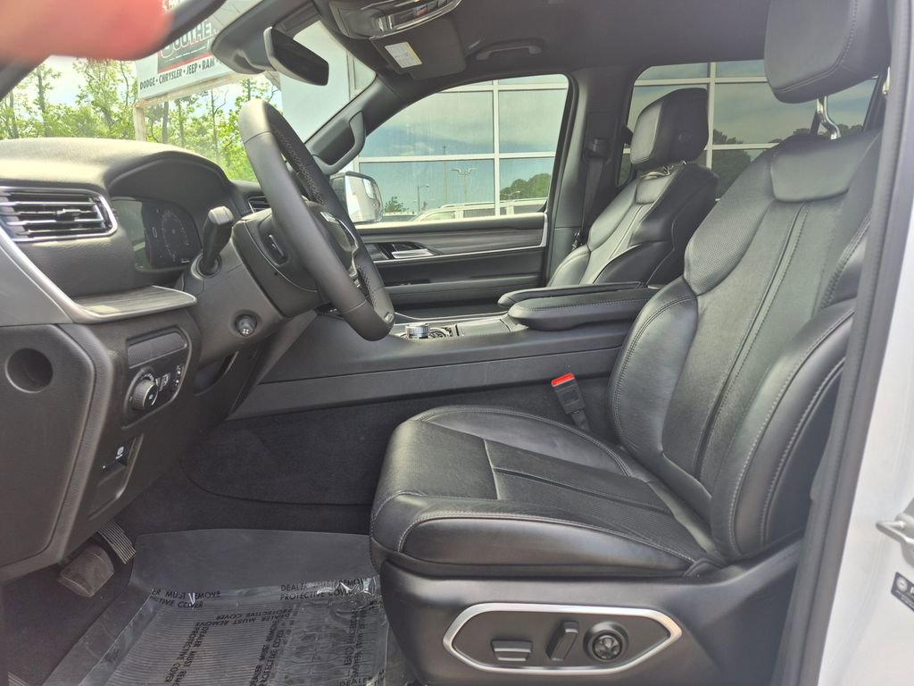 Used 2024 Jeep Wagoneer L Series II w/ Flexible Seating Group image 2