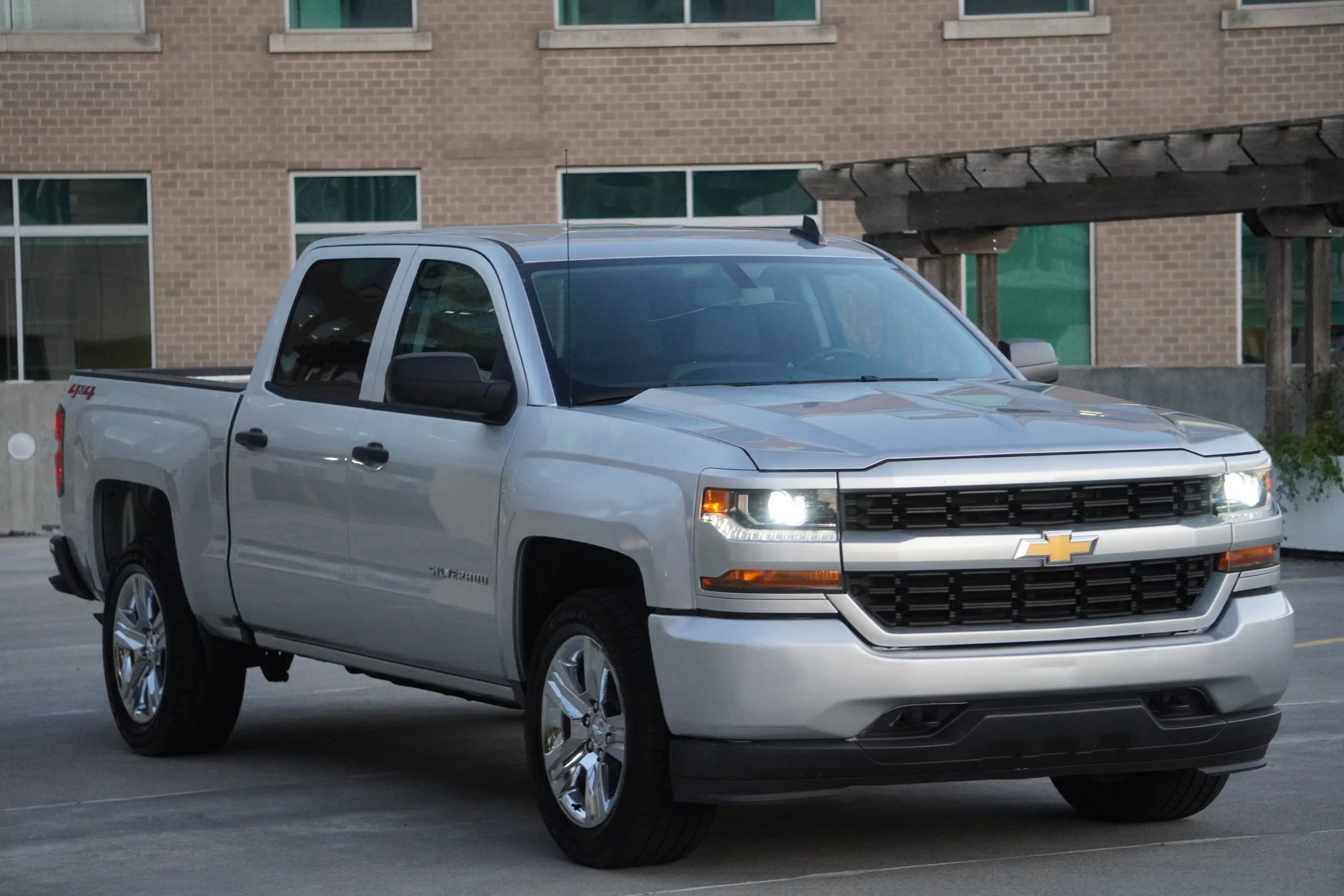 Used 2018 Chevrolet Silverado 1500 Custom w/ Custom Convenience Package AWD/4WD image 28