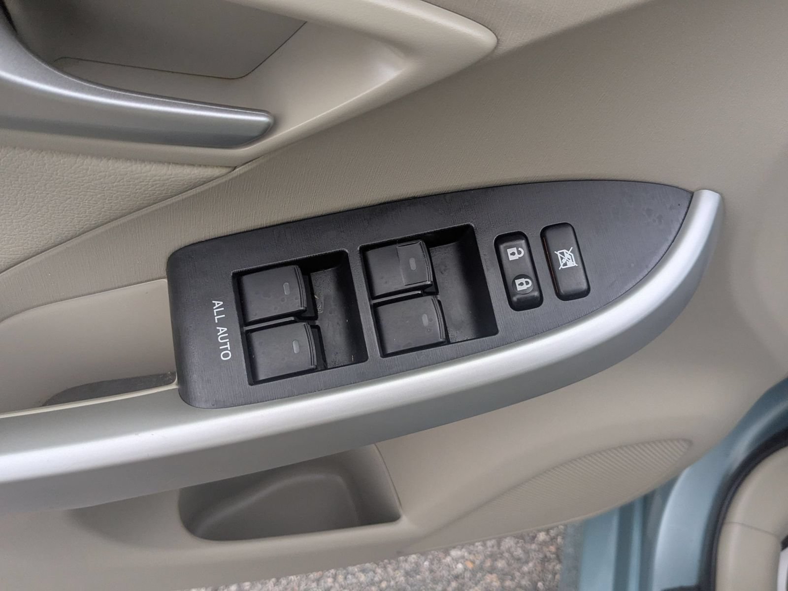 Used 2015 Toyota Prius Two FWD image 12