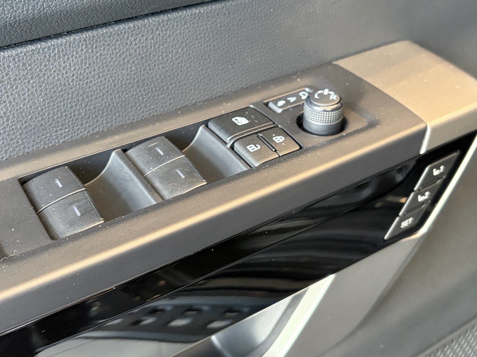 Used 2024 Toyota Tundra Limited AWD/4WD image 13