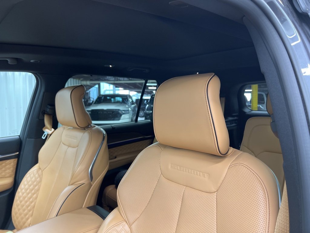 Used 2023 Jeep Grand Cherokee L Summit w/ High Altitude Package image 16