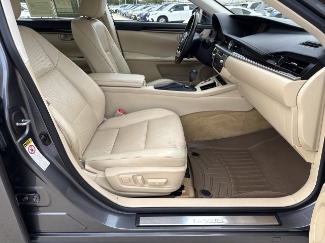 Used 2014 Lexus ES 350 w/ Luxury Package FWD image 14