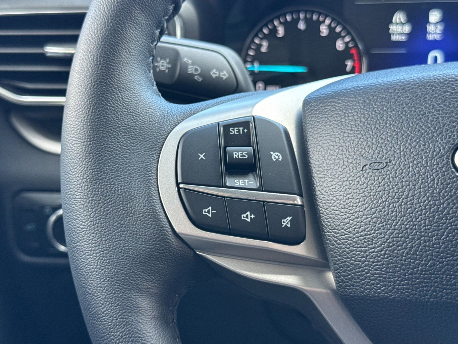 Used 2024 Ford Explorer XLT w/ Equipment Group 202A image 28