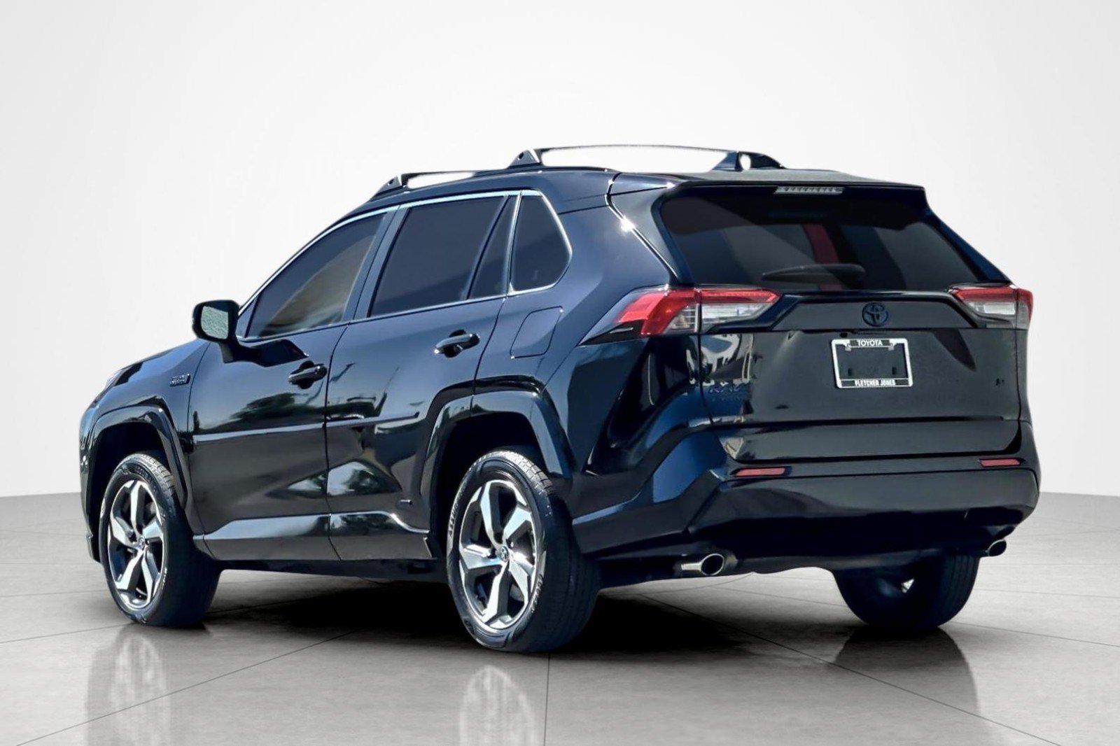 Used 2024 Toyota RAV4 SE w/ Weather & Moonroof Package AWD/4WD image 3