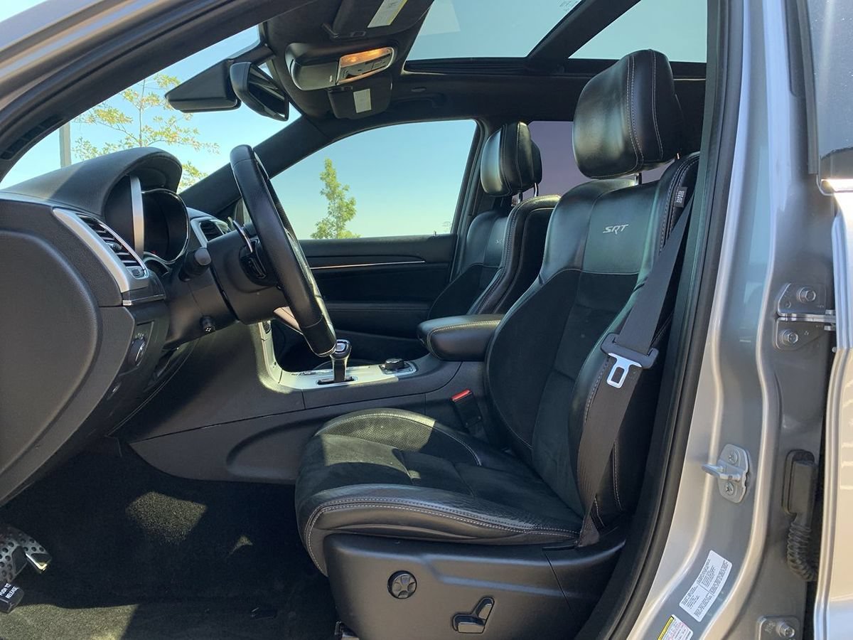 Used 2015 Jeep Grand Cherokee SRT w/ Luxury Group II AWD/4WD image 33