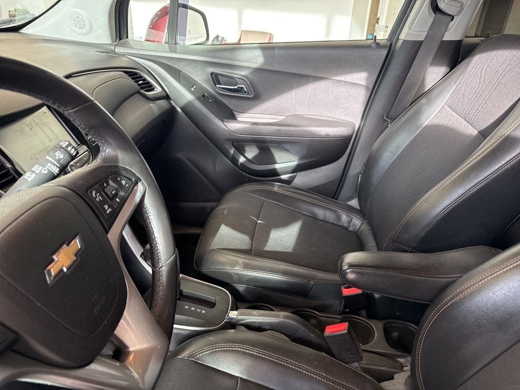 Used 2017 Chevrolet Trax LT w/ LT Convenience Package image 12
