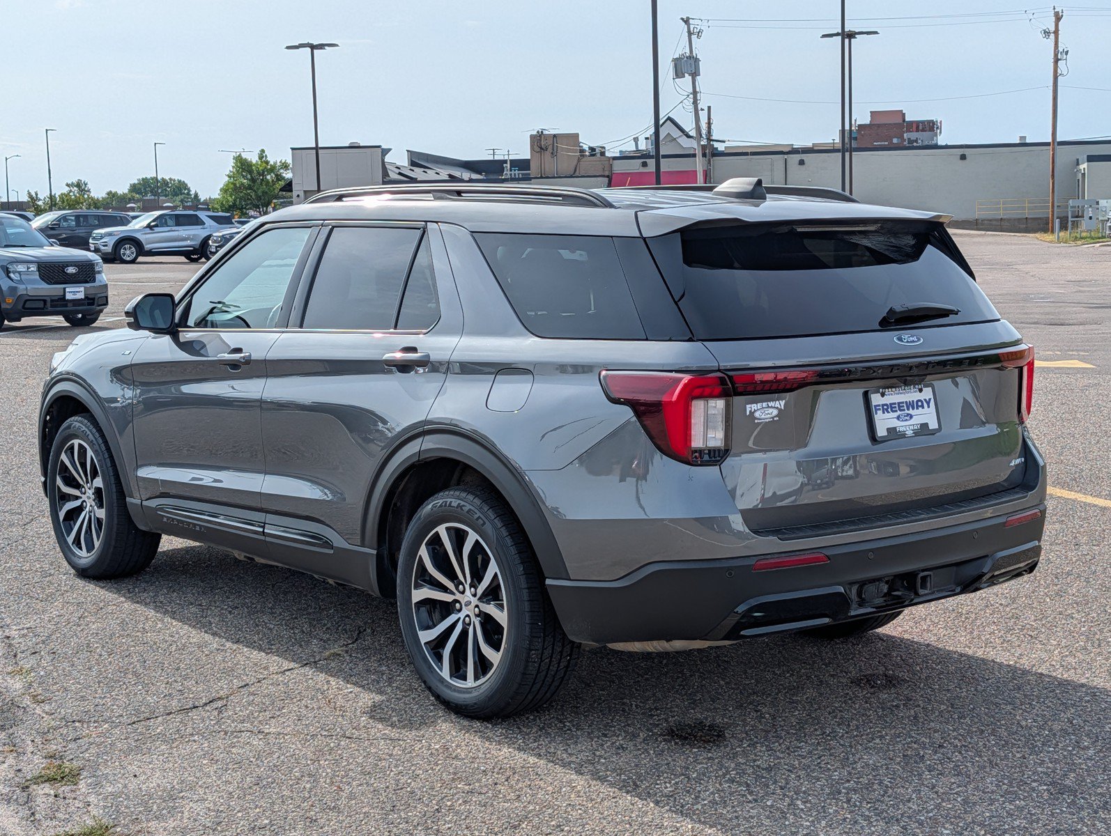 Used 2025 Ford Explorer ST-Line AWD/4WD image 3