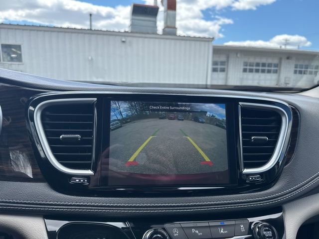 Used 2023 Chrysler Pacifica Limited FWD image 25